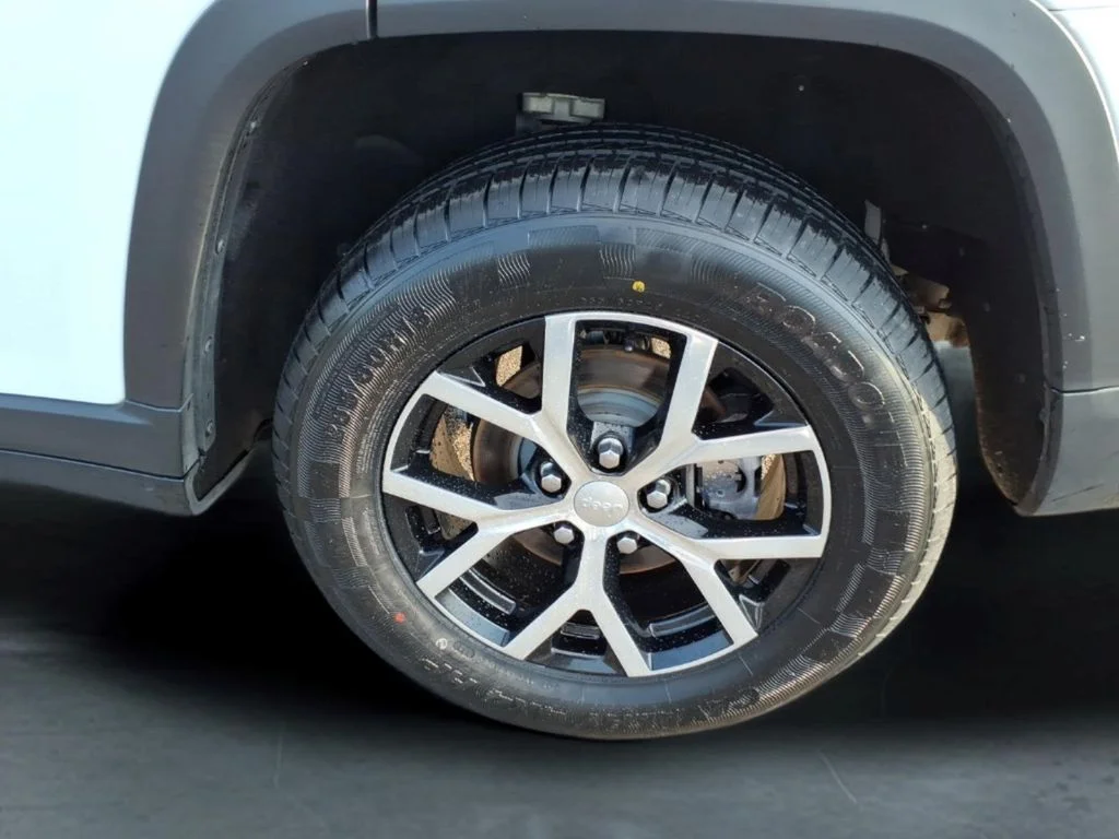 Used 2024 White Jeep Limited image 12