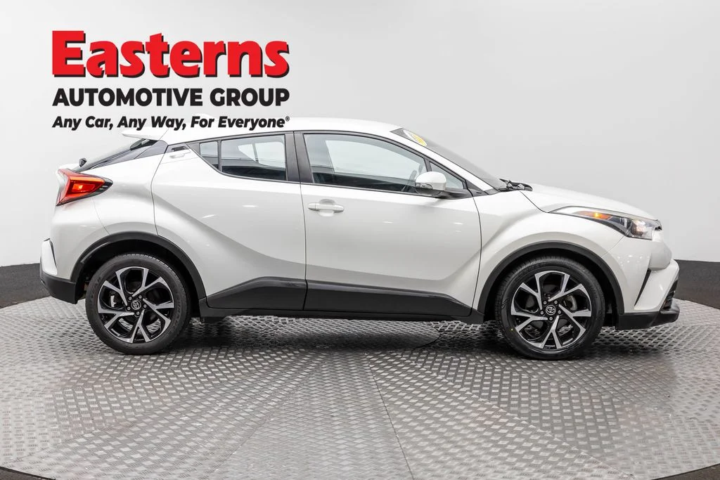 Used 2018 White Toyota XLE Premium image 4