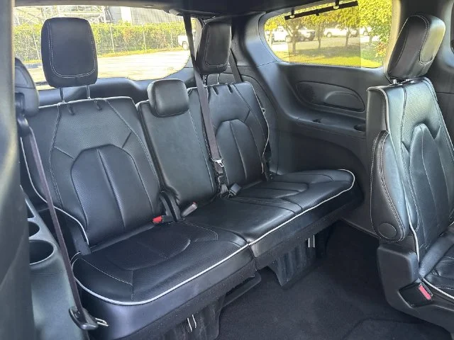 Used 2025 White Chrysler Limited image 12