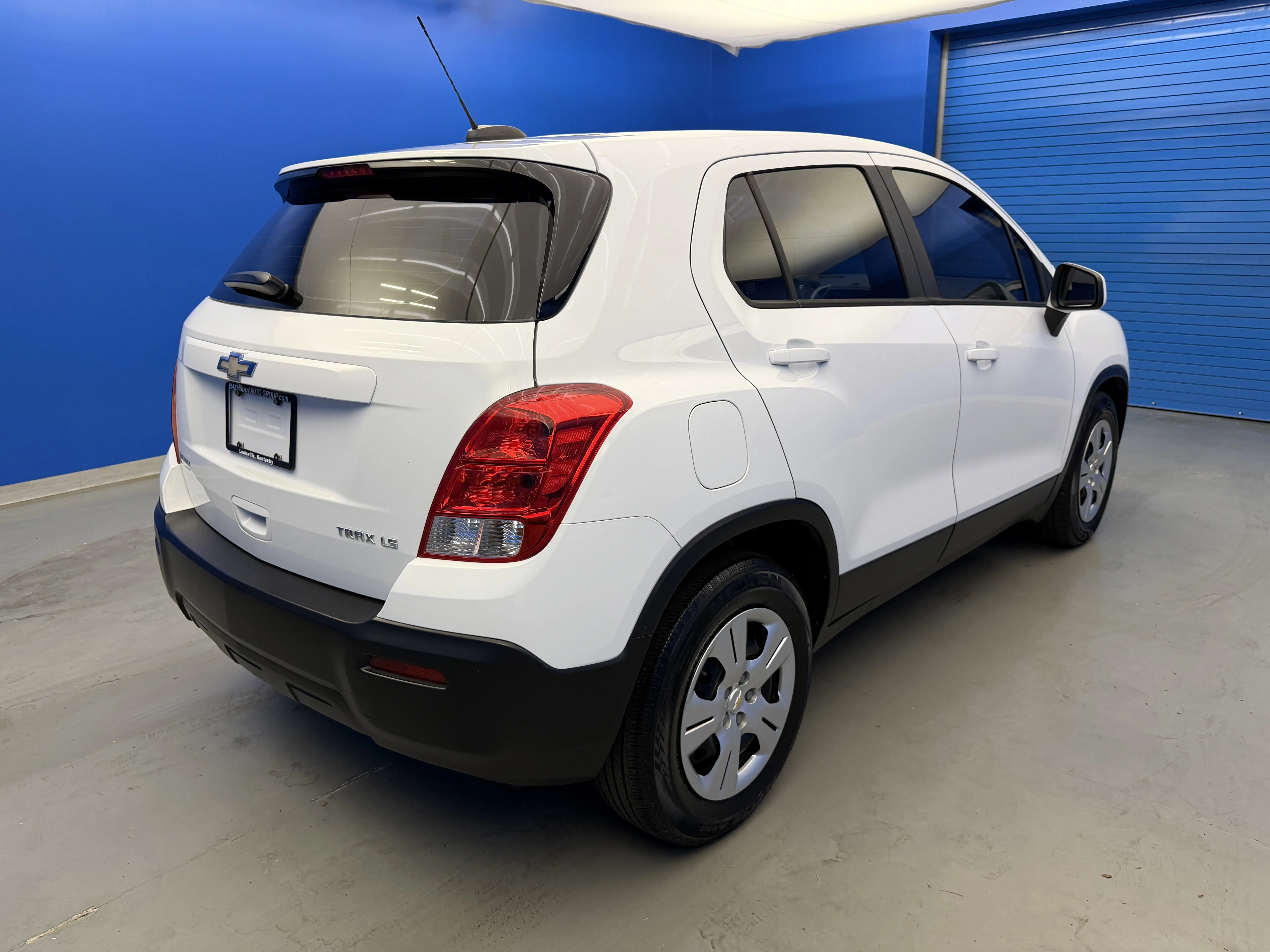 Used 2016 Summit White Chevrolet LS image 7