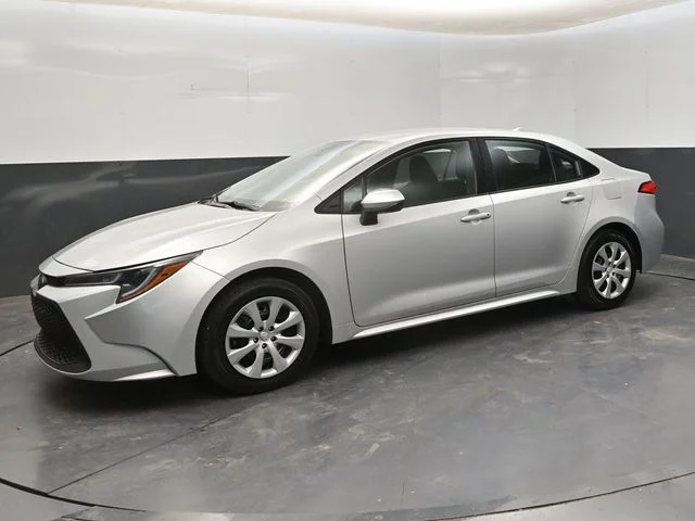 Used 2022 Silver Toyota LE image 4