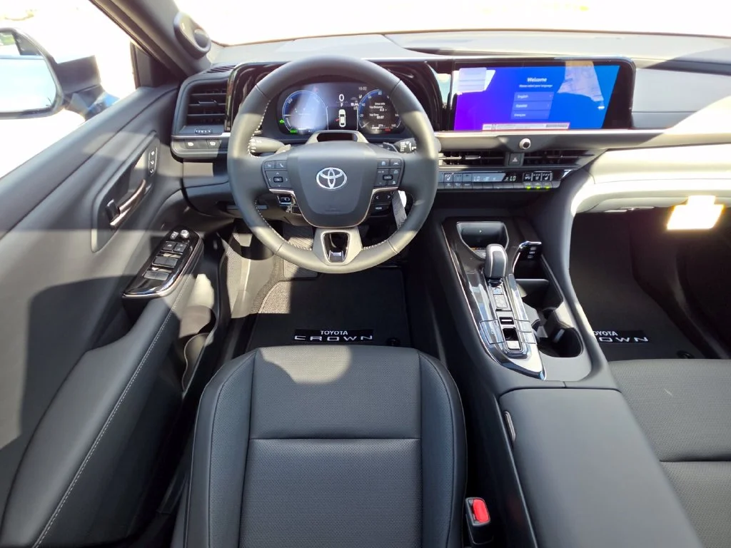 New 2027 Oxygen White <sup>1</sup> Toyota  Limited image 6