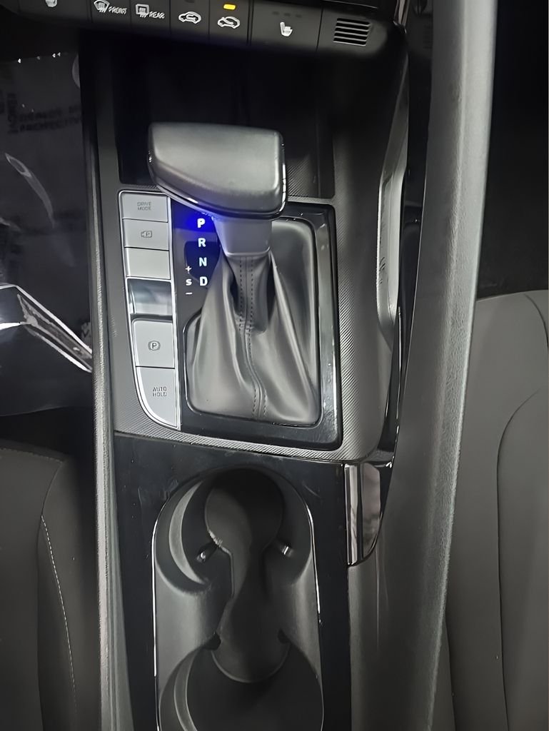Used 2025 White Hyundai SEL Convenience image 28