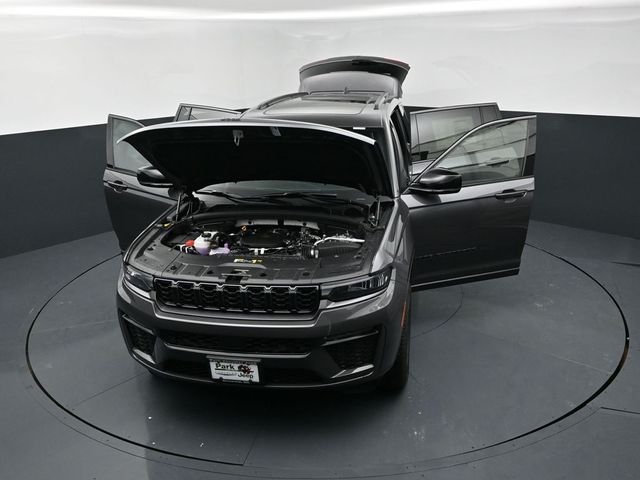 New 2026 Baltic Gray Metallic Clear-Coat Exterior Paint Jeep Limited image 25