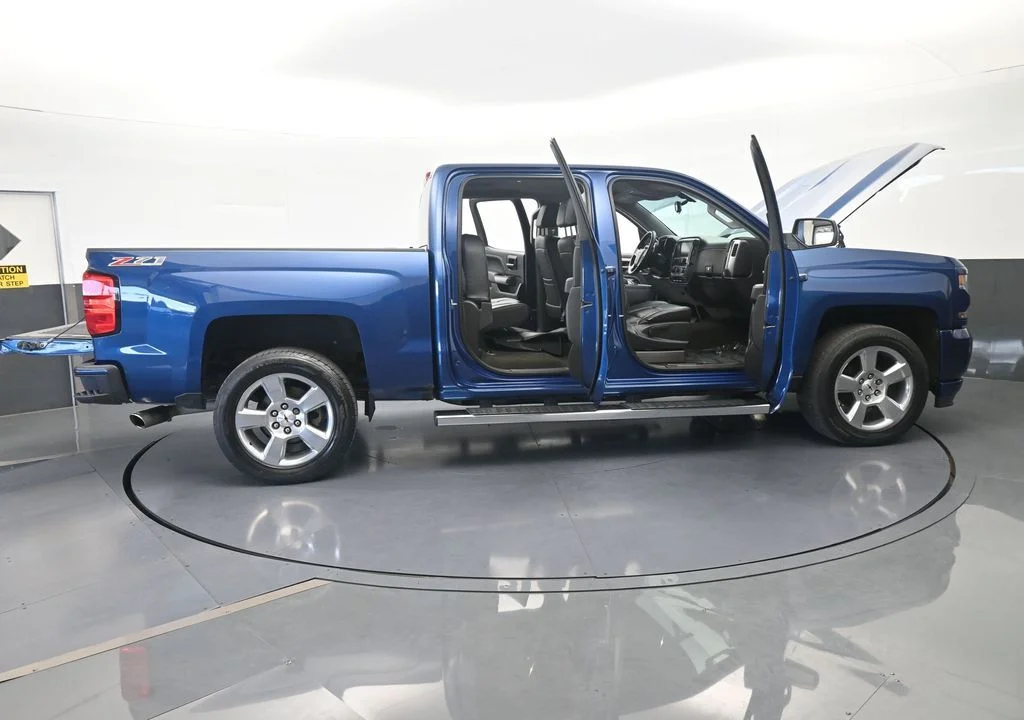 Used 2016 Deep Ocean Blue Metallic Chevrolet LT image 58