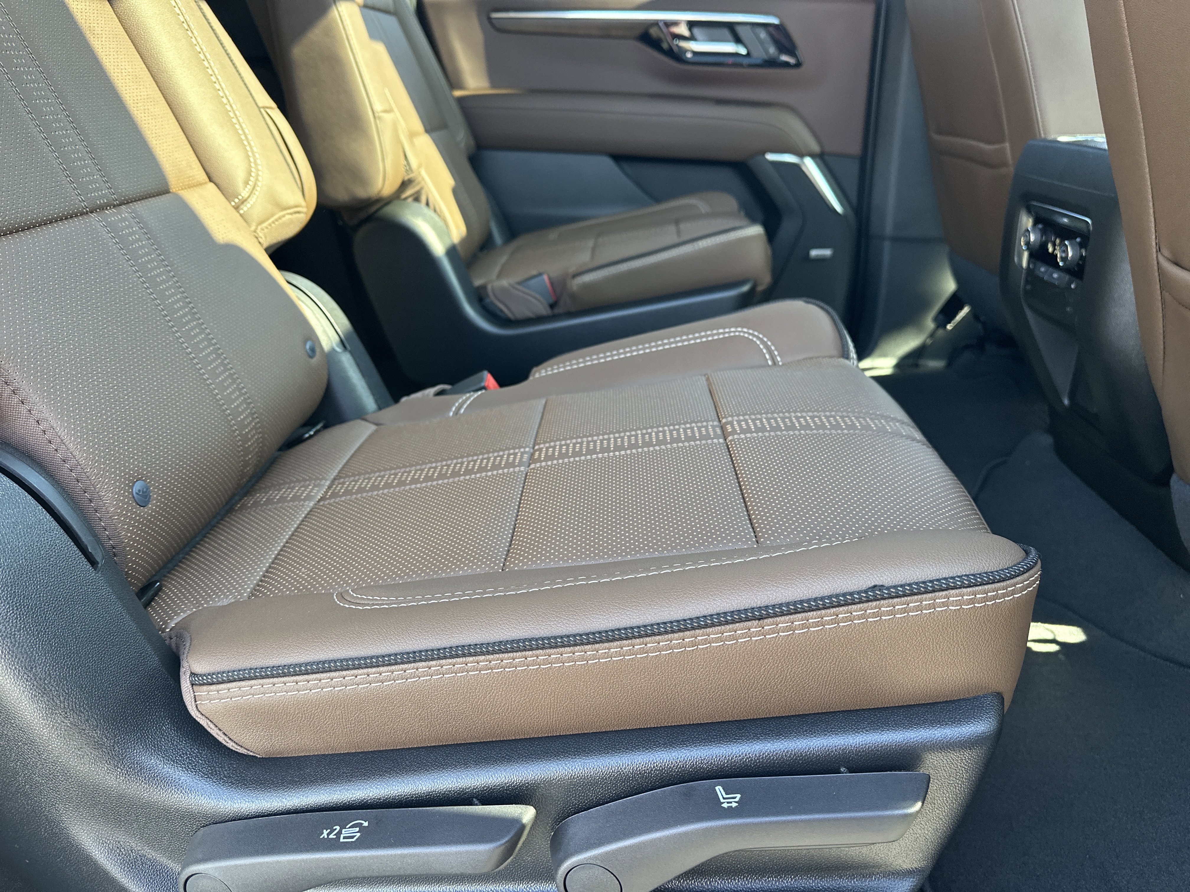 2026 Chevrolet Suburban High Country - Photo 16