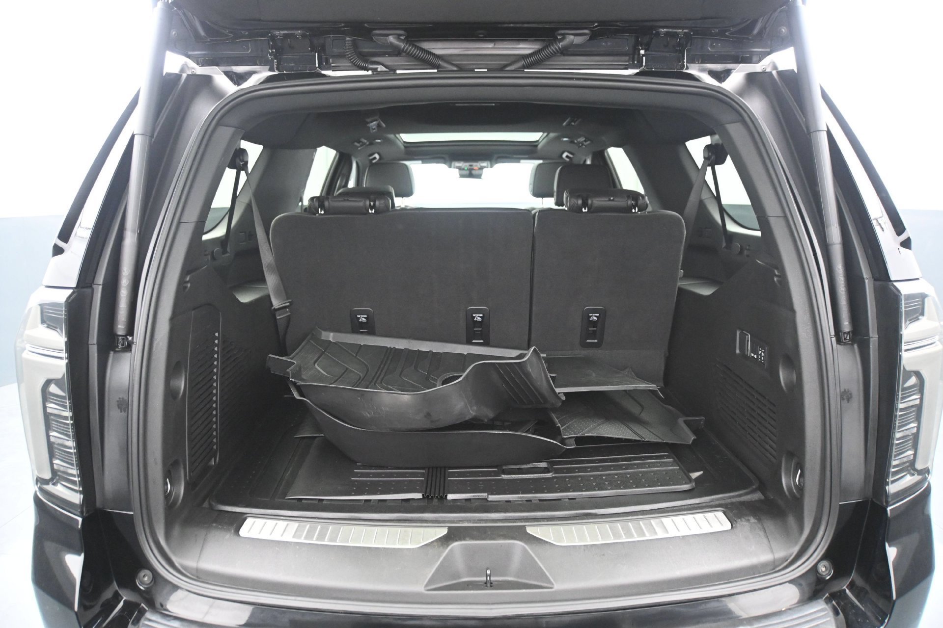 Used 2025 Black Chevrolet High Country image 19