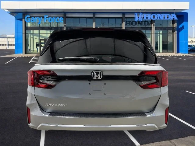 New 2027 Solar Silver Metallic Honda EX-L image 4