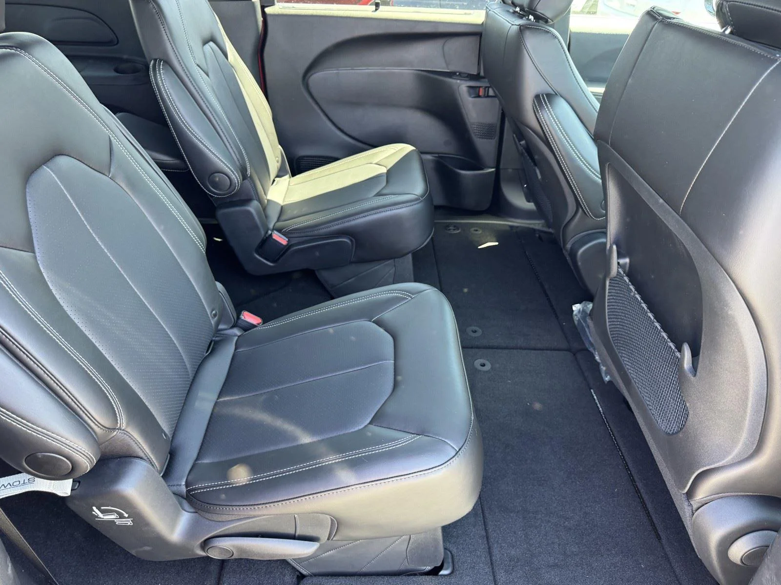 2025 Chrysler Voyager LX - Photo 10