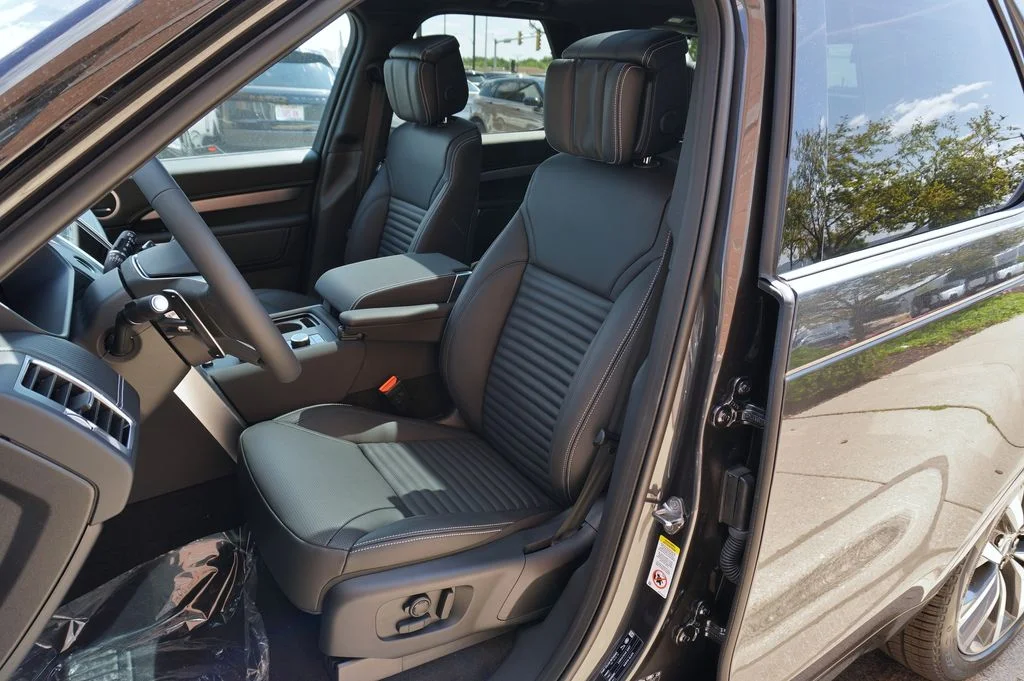 New 2026 Carpathian Grey Land Rover Dynamic SE image 13