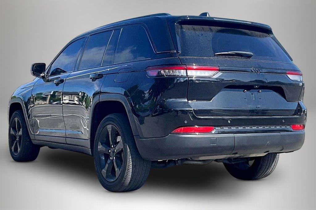 Used 2022 Black Jeep Altitude image 4