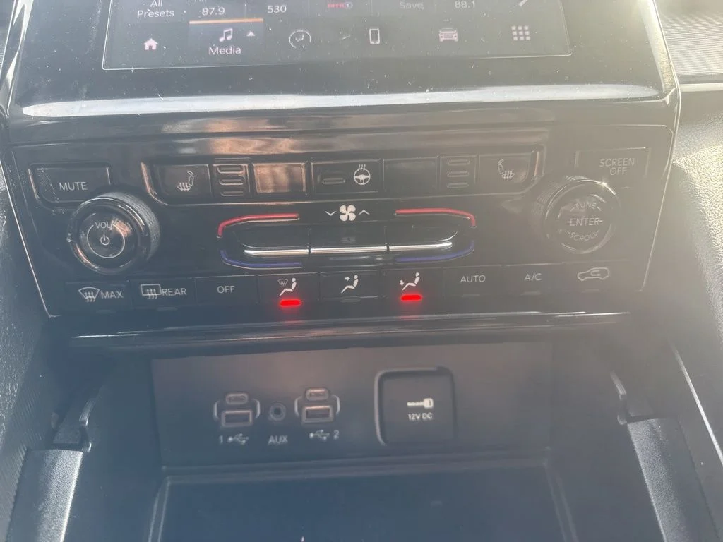 Used 2024 Silver Jeep Altitude image 21