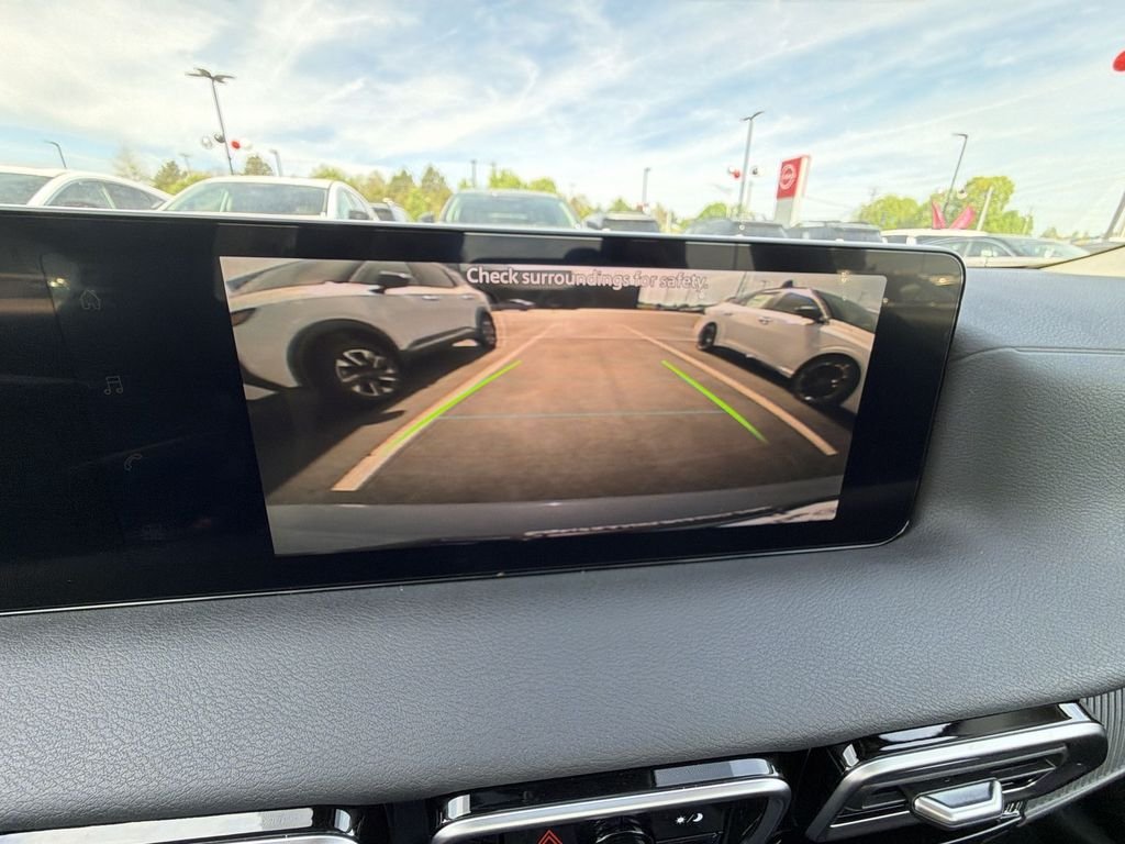 New 2026 Atlantic Gray Metallic / Super Black Two-tone Nissan SR image 17