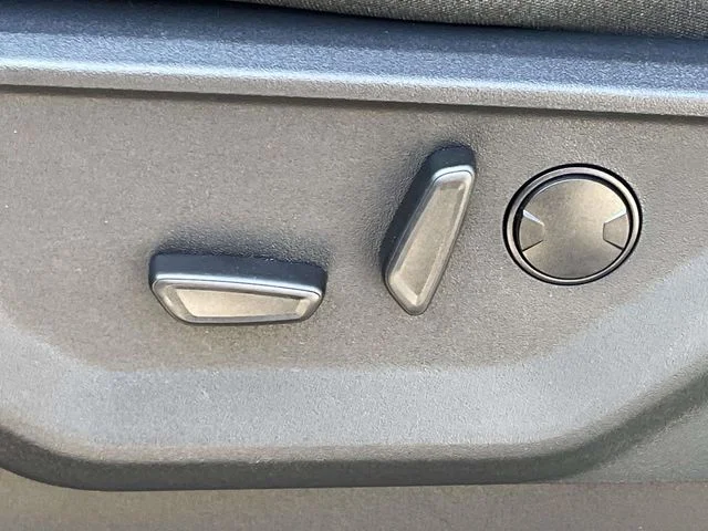 New 2026 Carbonized Gray Metallic Ford XLT image 17