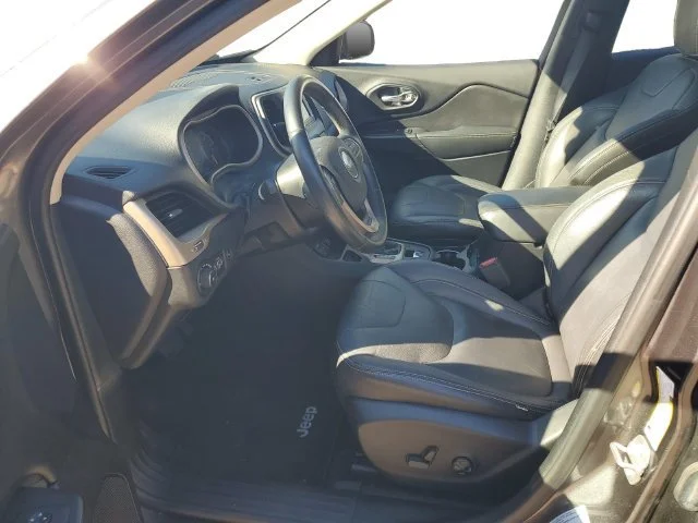 Used 2017 Granite Crystal Jeep Latitude image 9