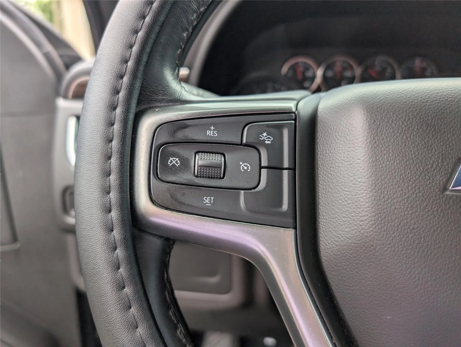 Used 2021 BLACK Chevrolet Z71 image 26