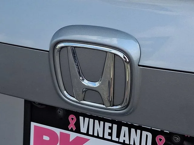 Used 2018 Silver Honda EX-L image 32