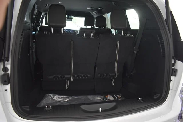 New 2027 Bright White Clear-Coat Exterior Paint Chrysler LX image 17