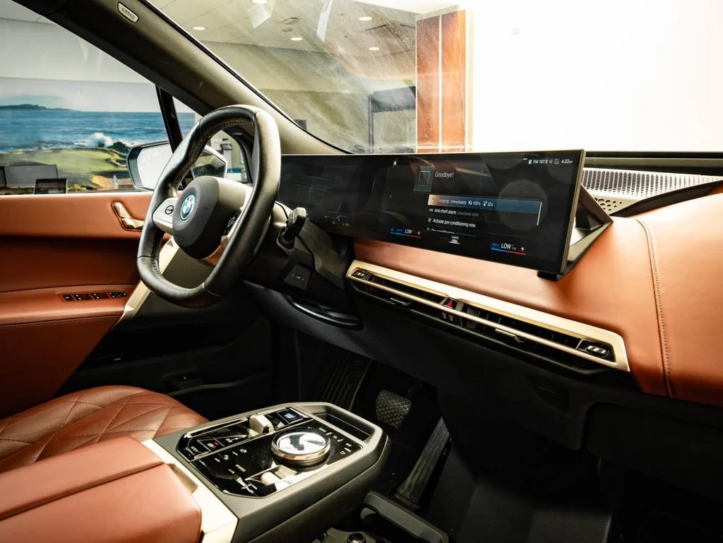 Used 2023 Black Sapphire Metallic BMW xDrive50 image 44