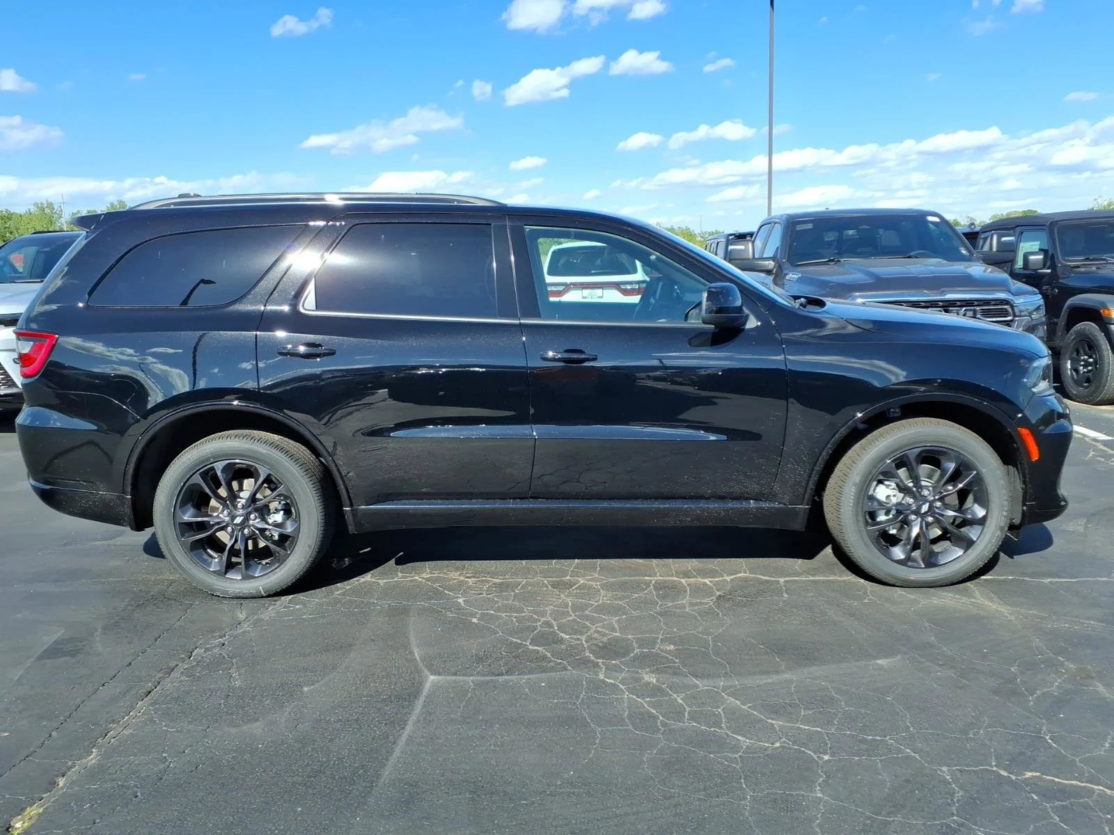 New 2026 Diamond Black Clear-Coat Exterior Paint Dodge GT image 19