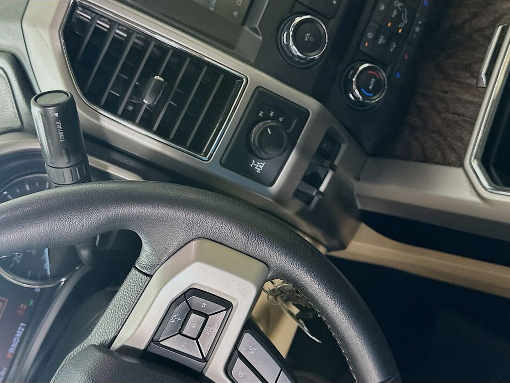 Used 2019 Black Metallic Ford Lariat image 17