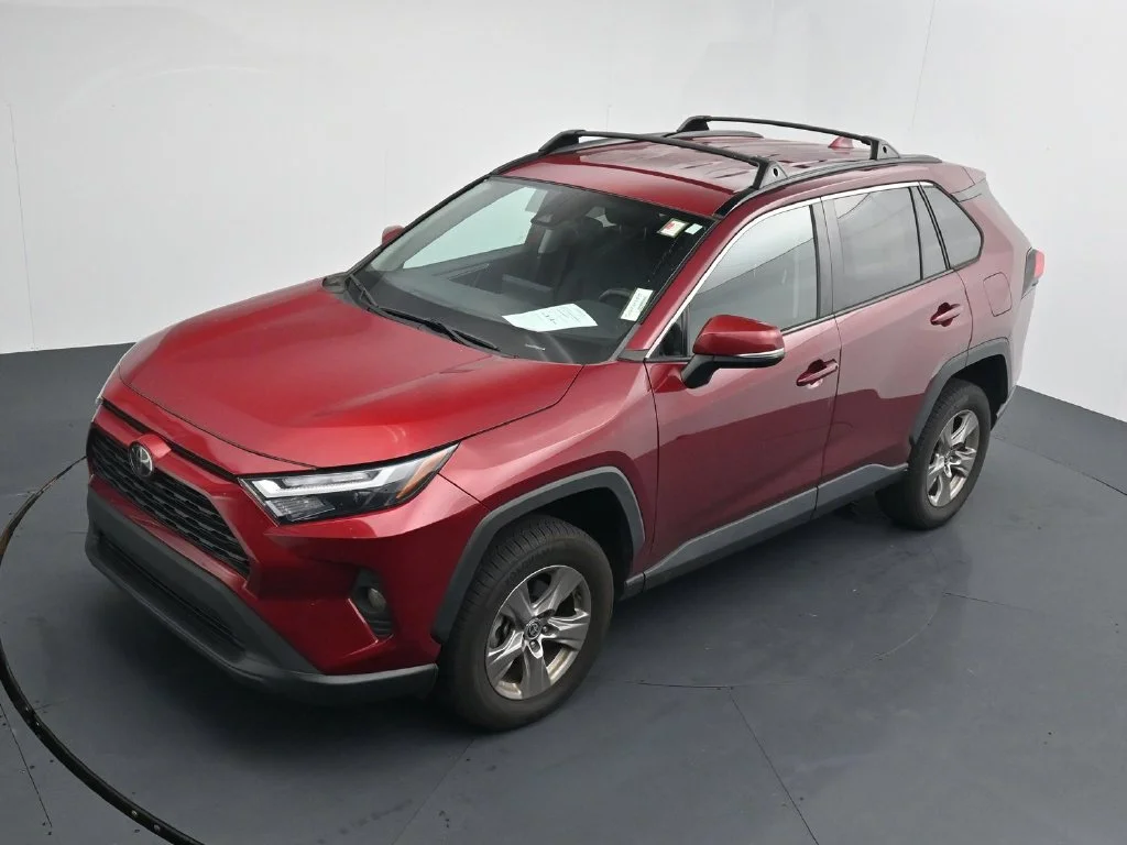 Used 2022 Red Toyota XLE image 11