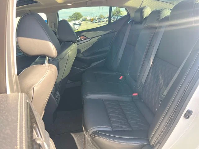 Used 2023 White Nissan Platinum image 36