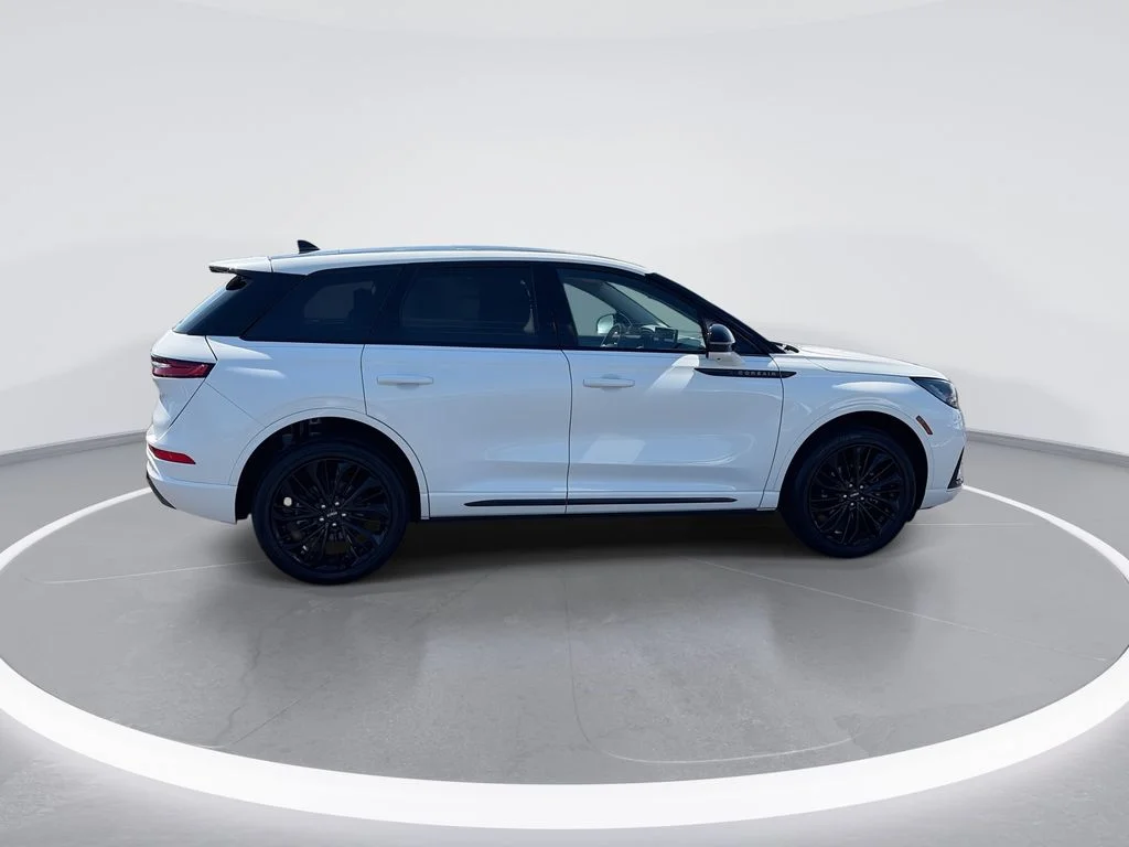 Used 2023 White Lincoln Standard image 9
