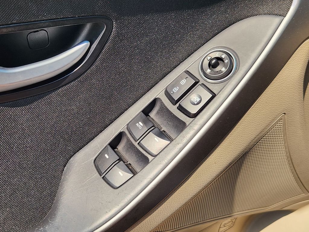 Used 2013 Black Noir Pearl Hyundai Base image 24
