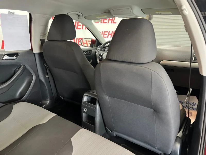 Used 2018  Volkswagen 1.4T S image 11