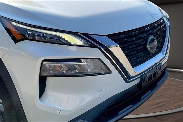 Used 2023 White Nissan SL image 26