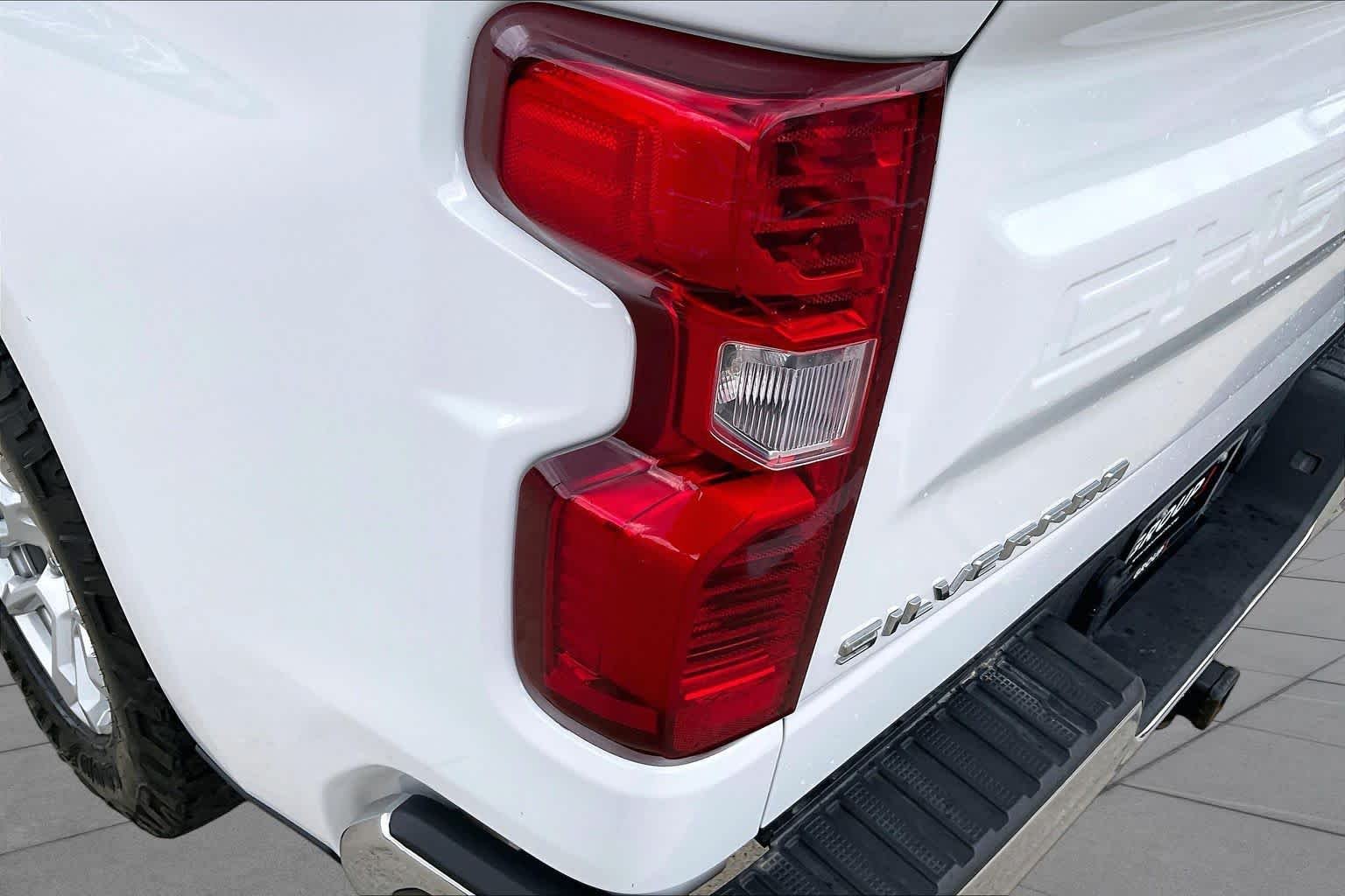 Used 2023 Summit White Chevrolet LT image 27