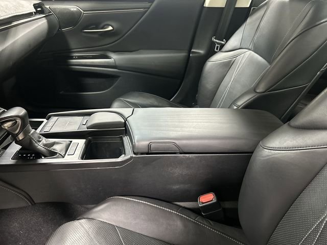 Used 2019 Silver Lexus ES 350 image 21