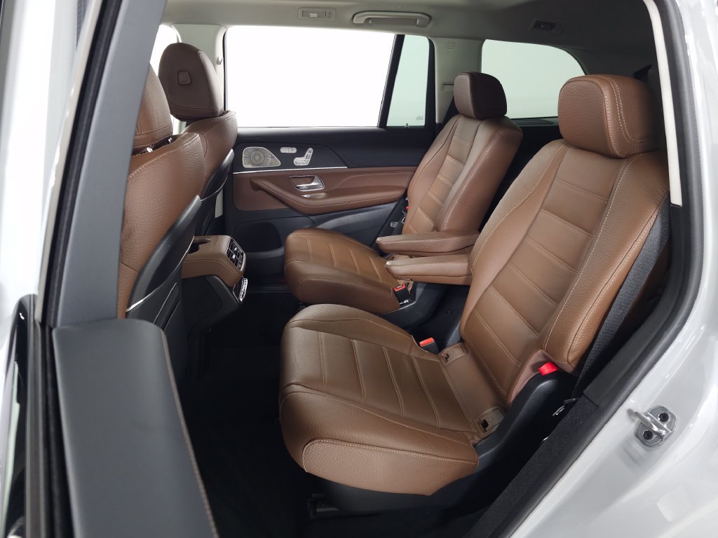 Used 2024  Mercedes-Benz GLS 580 image 41