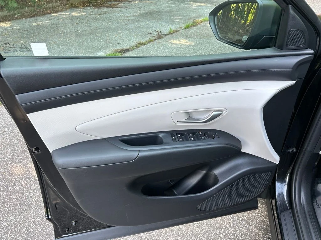 Used 2026 Black Hyundai SEL image 15