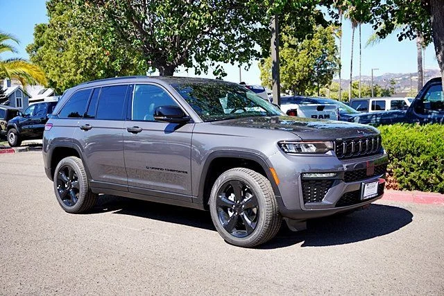 New 2026 Baltic Gray Metallic Clear-Coat Exterior Paint Jeep Limited image 6