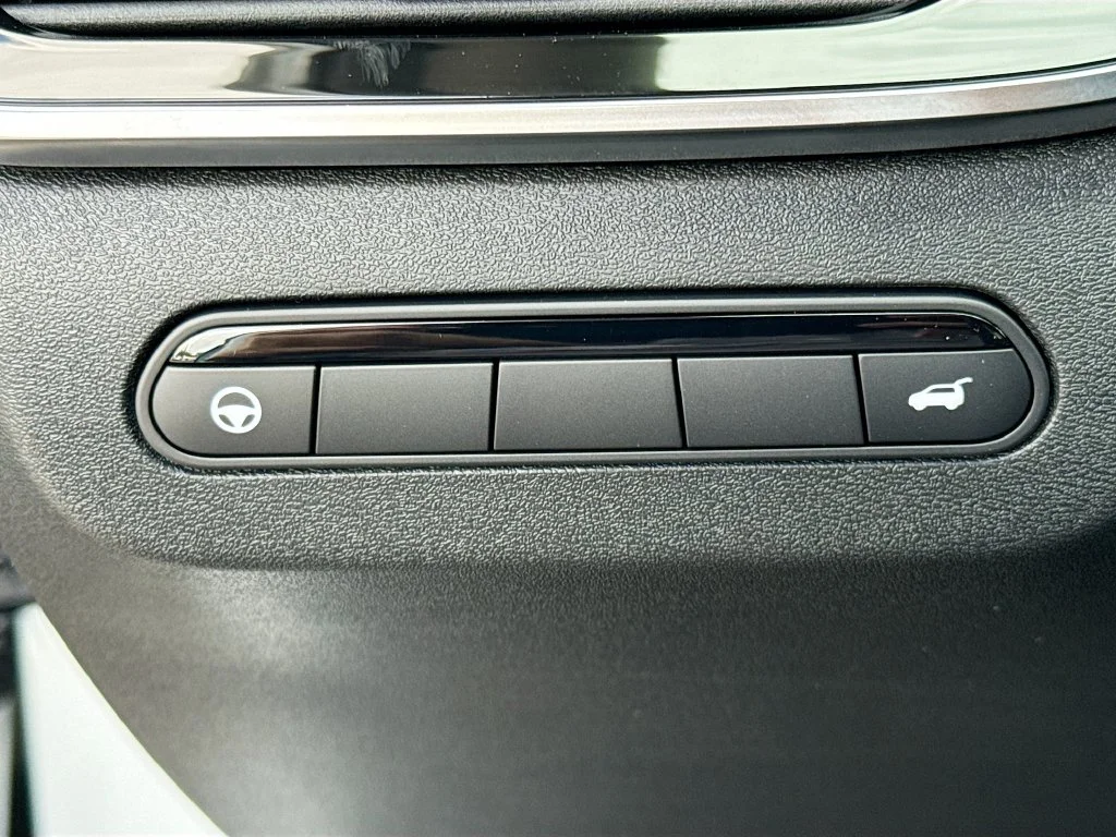 New 2027 RADIANT WHITE INFINITI Luxe FWD image 10