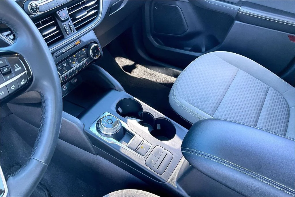 Used 2022 Black Ford SE image 16