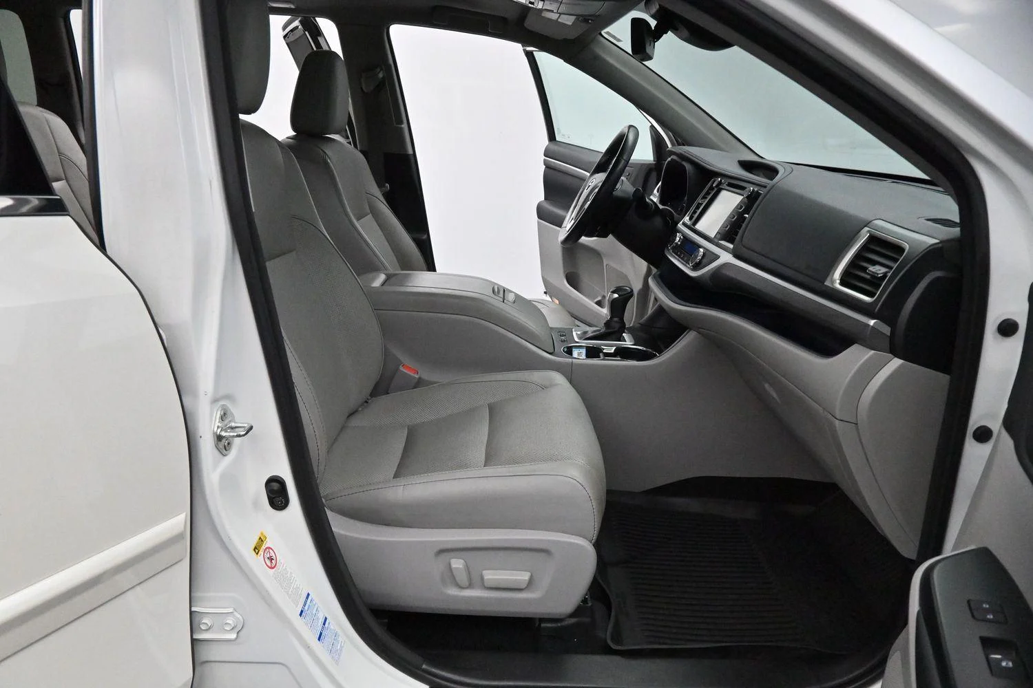 Used 2017 Blizzard Pearl Toyota Limited image 36