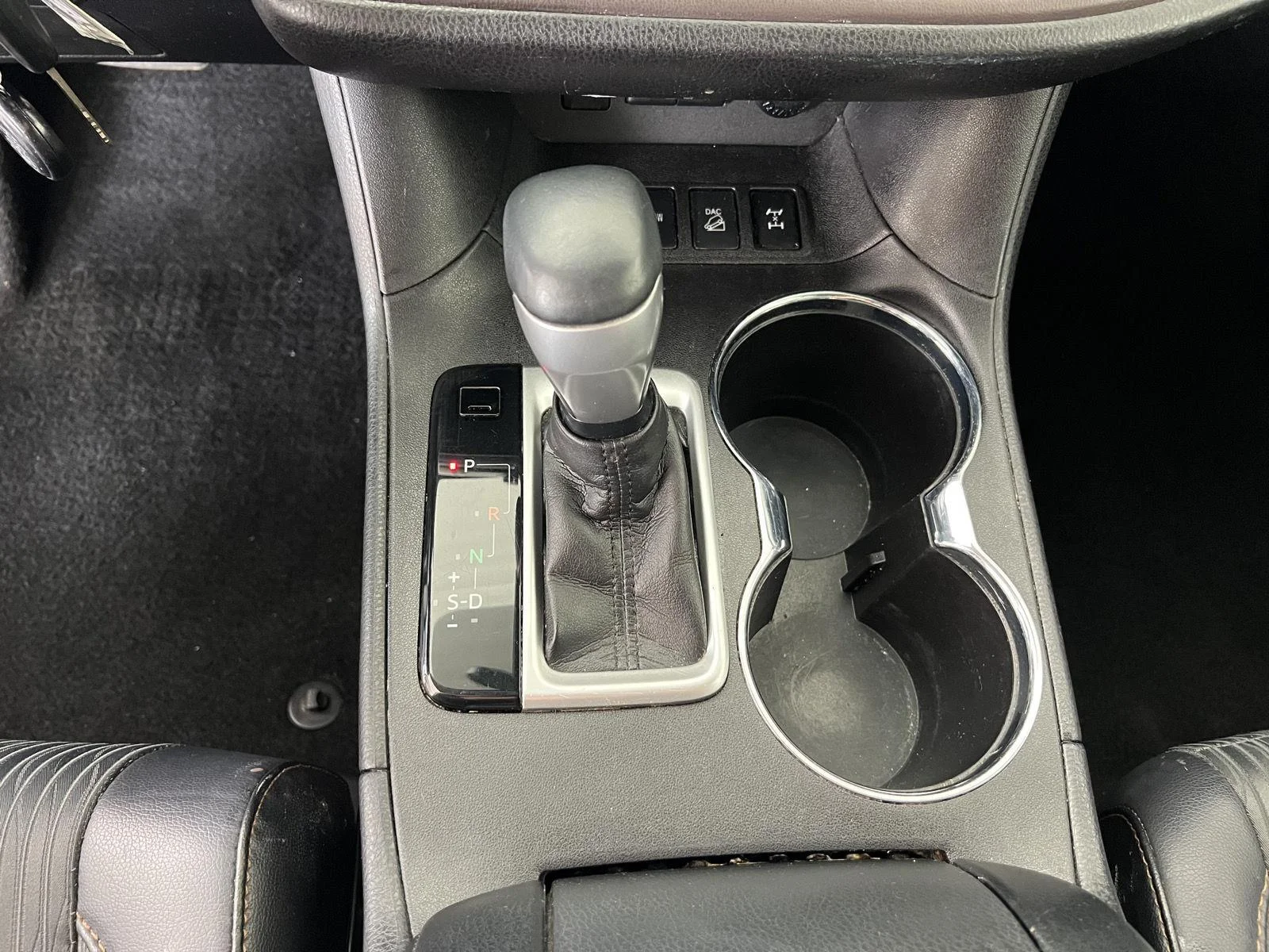 Used 2018 Bk Toyota LE image 17