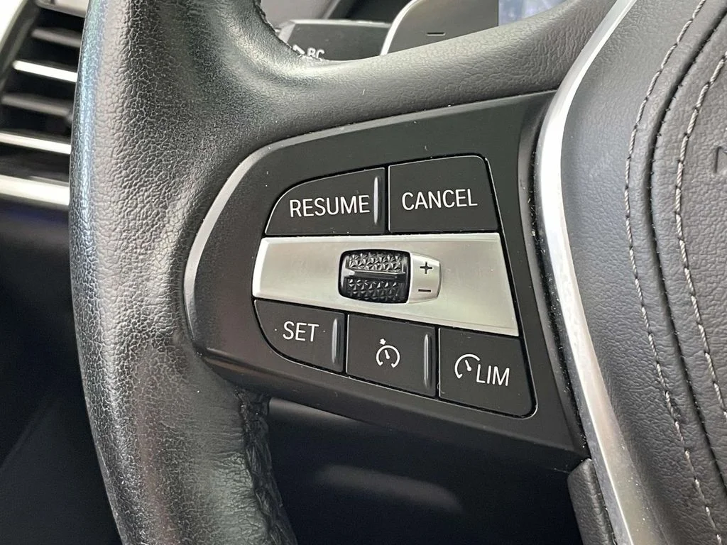 Used 2020 White BMW xDrive40i image 34