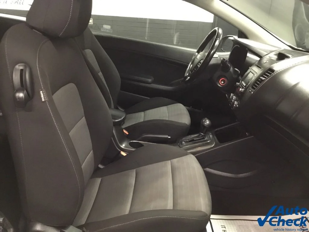 Used 2015 White Kia EX image 25