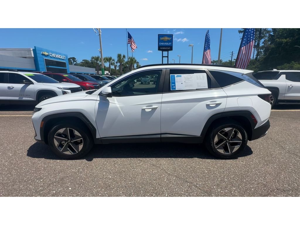 Used 2025 White Hyundai SEL image 5