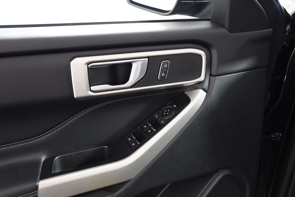 Used 2020 Agate Black Metallic Ford XLT image 15