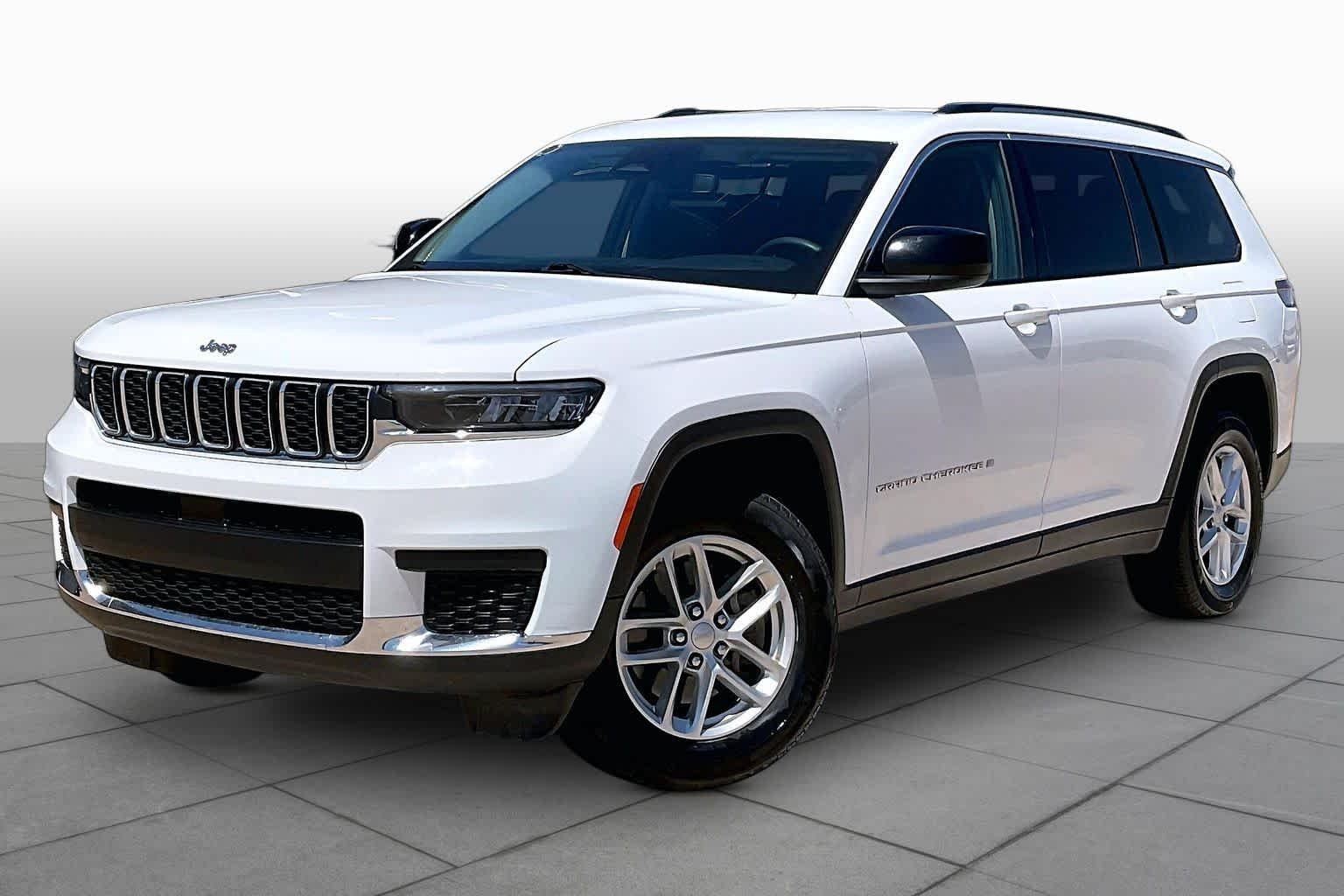 Used 2023 Bright White Clearcoat Jeep Laredo image 3
