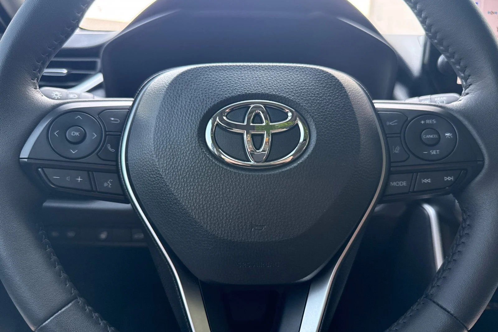 Used 2025  Toyota XLE Premium image 22