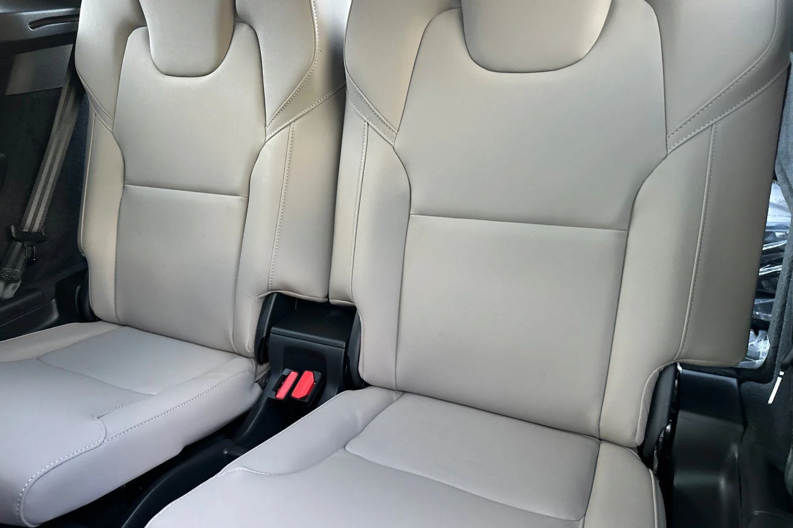 New 2026 Vapour Grey Volvo T8 Plus 7-Seater image 17