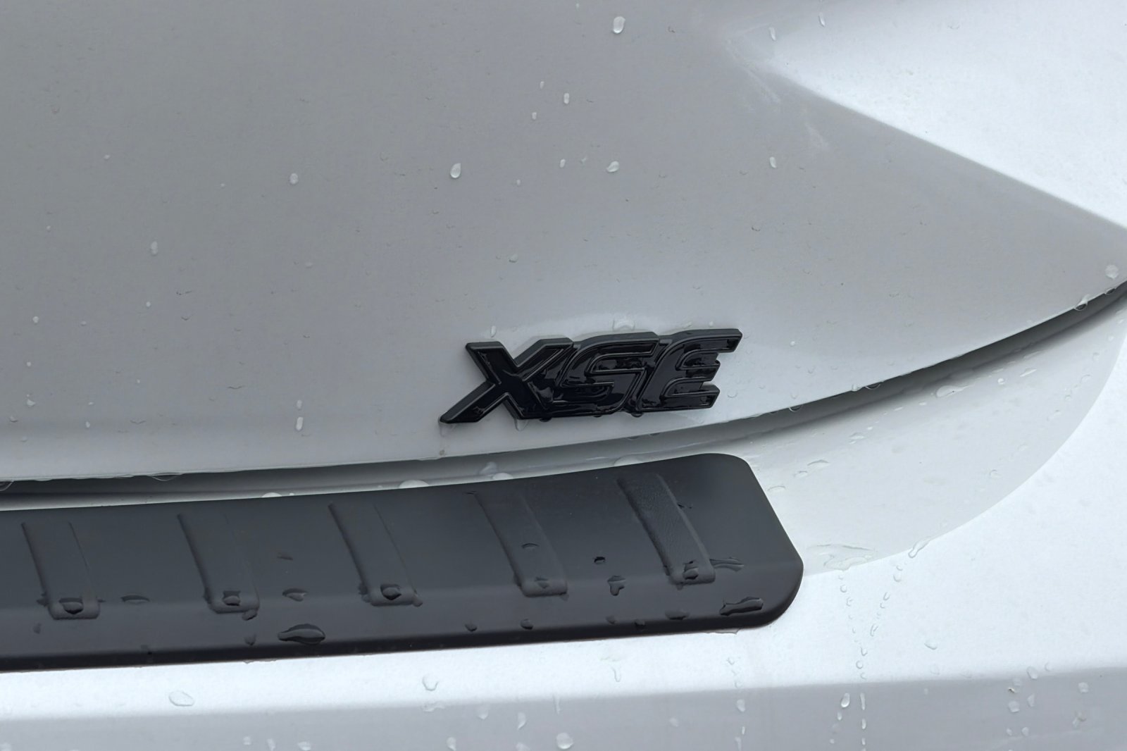 New 2026 Wind Chill Pearl with Midnight Black Metallic roof <sup>1</sup> Toyota  XSE image 7
