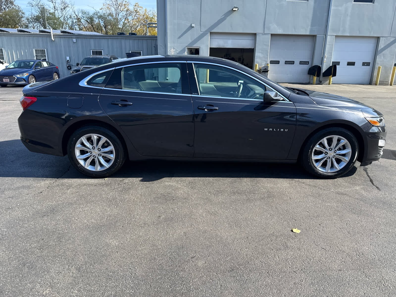 2022 Chevrolet Malibu 1LT photo 2