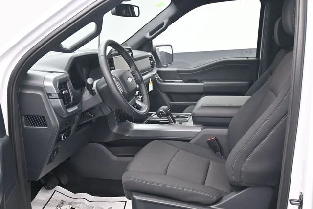 New 2026 Oxford White Ford XLT image 6